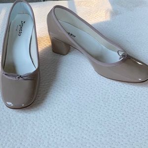 Repetto pumps taupe color, ballerina style with block heel. CLASSIC!! Sz 41